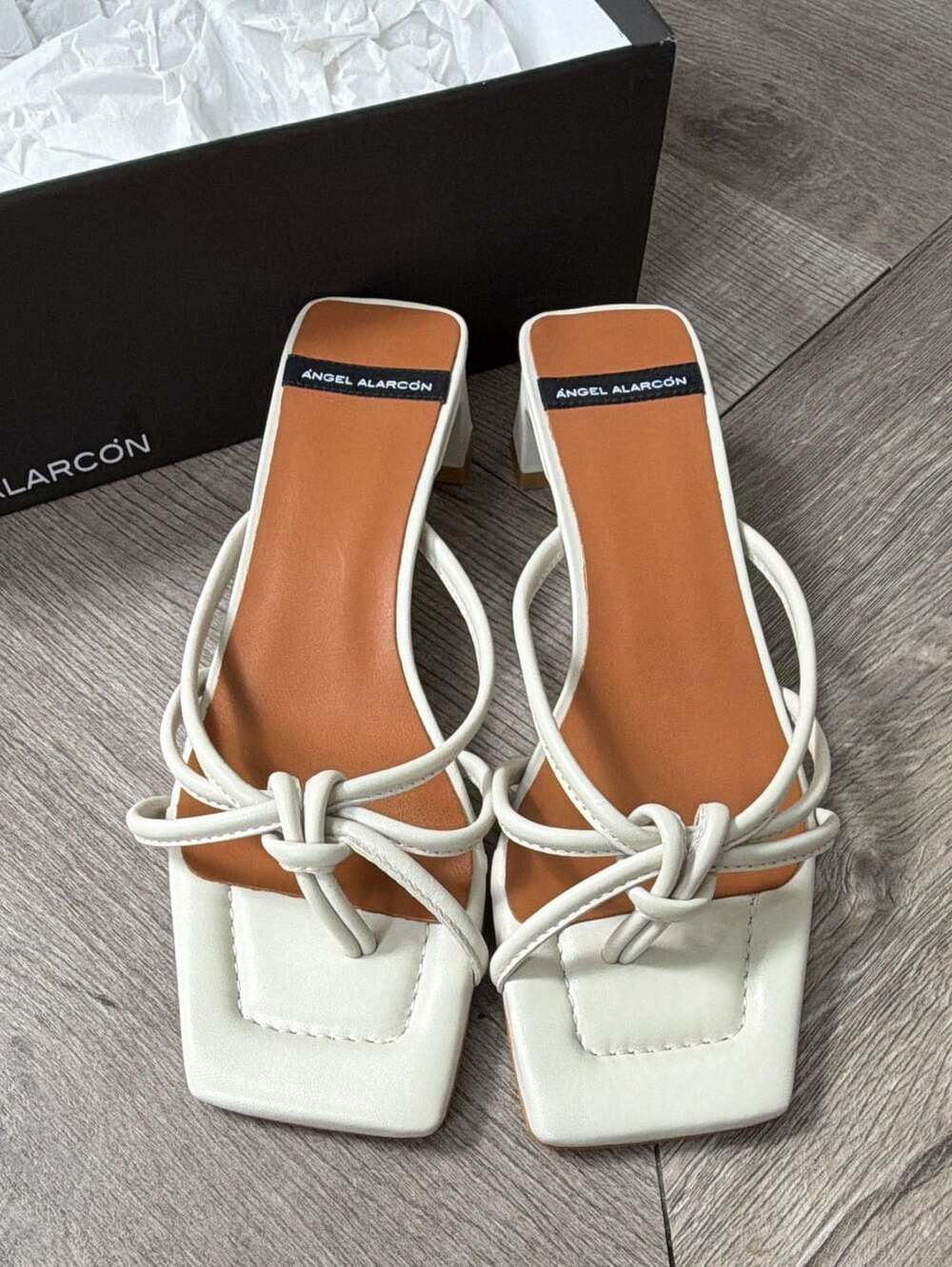 Angel Alarcon Cream Strappy Block Heel Sandals Style OB1474422 Size 39 NIB